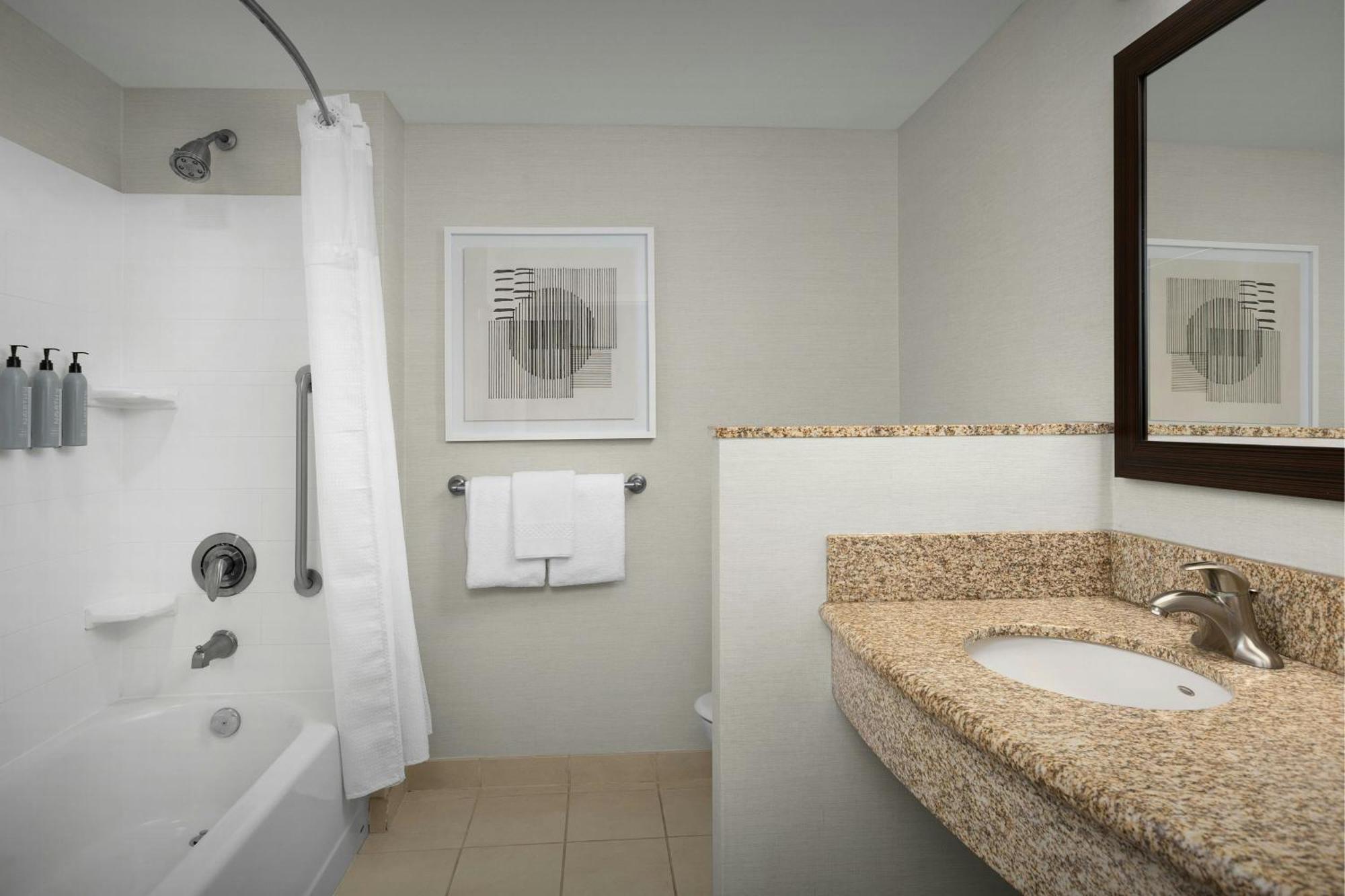 Courtyard By Marriott Salisbury Hotel Buitenkant foto