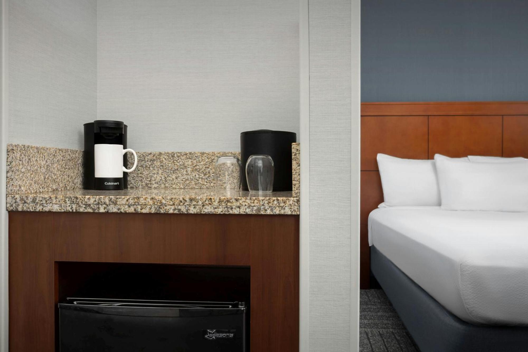Courtyard By Marriott Salisbury Hotel Buitenkant foto