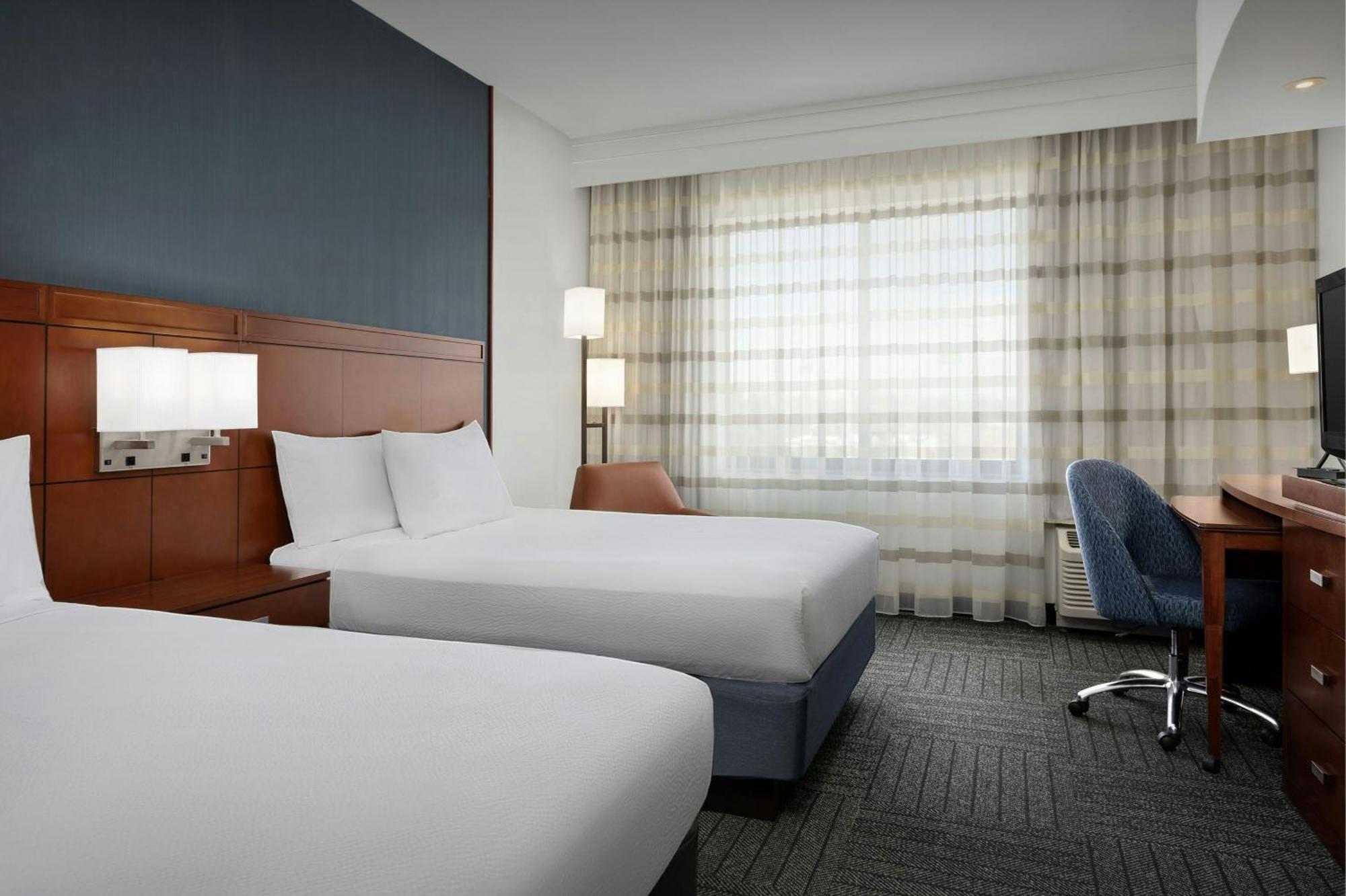 Courtyard By Marriott Salisbury Hotel Buitenkant foto